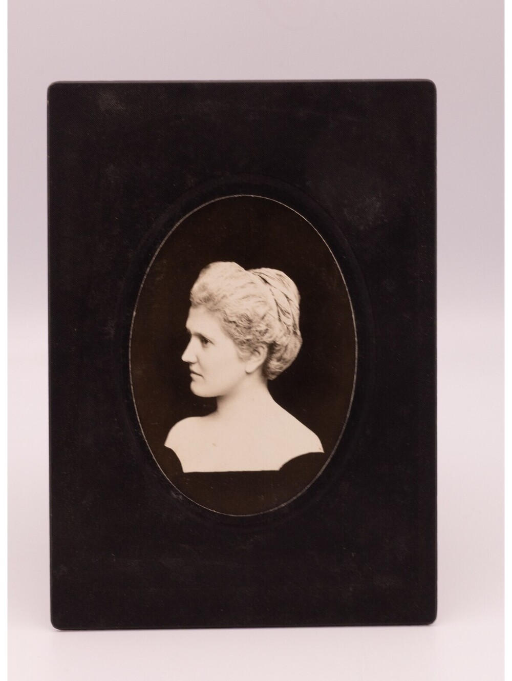 Cabinet Card of Women Looks Like Sculpture 4.25" x 6" Mauston Wisconsin